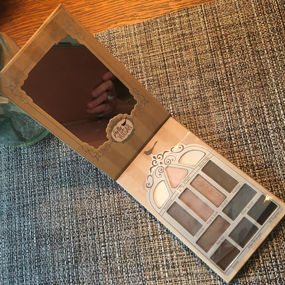 Pretty Vulgar Nightingale eyeshadow palette